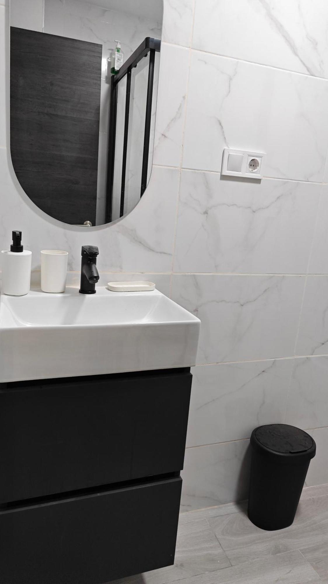 Vialia Playa Apartment Malaga Bagian luar foto